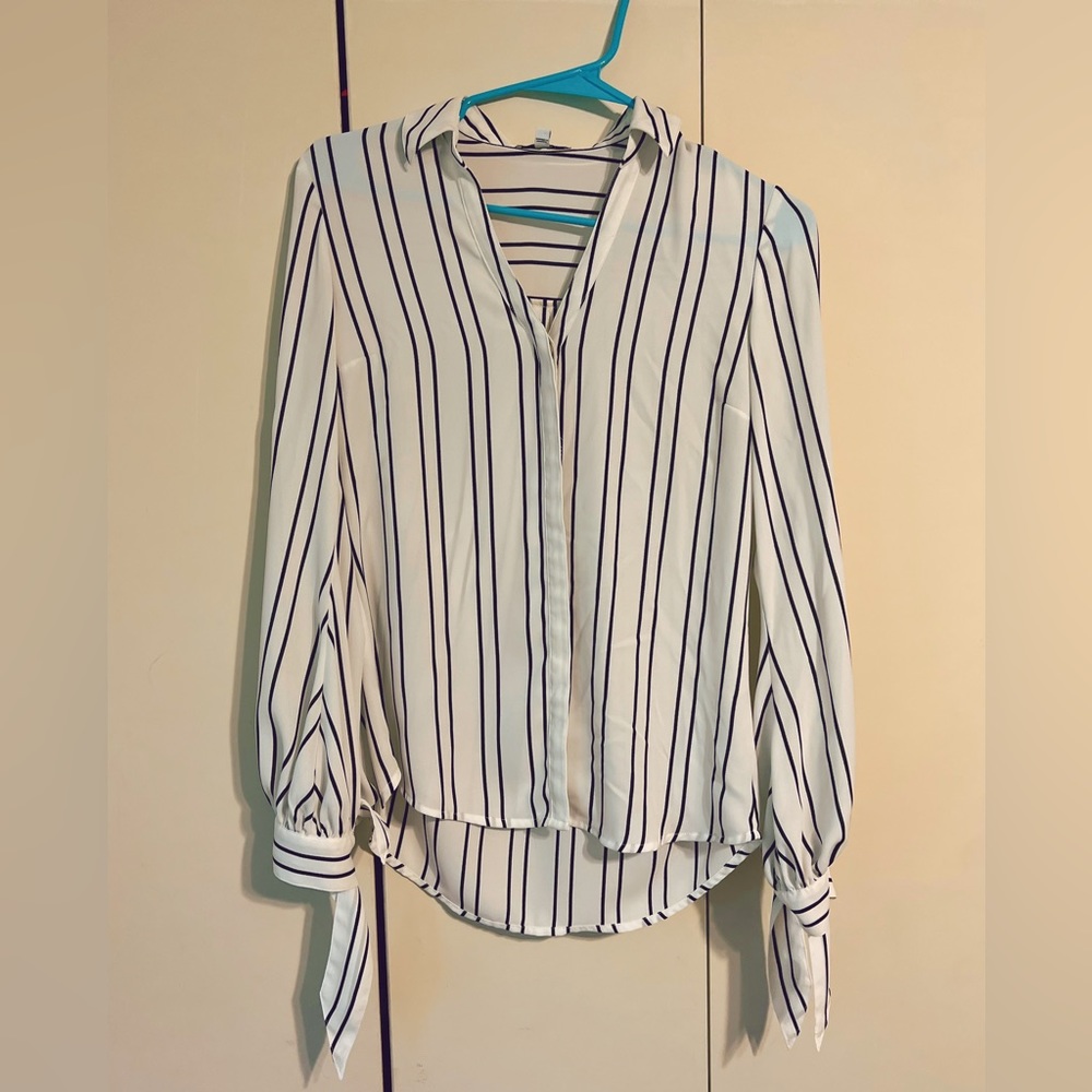 Elegant Express black and white blouse size XS